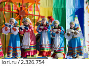 Выступление ансамбля  русского народного танца на Масленицу,  Улан-Удэ, Россия (2010 год). Редакционное фото, фотограф Александр Подшивалов / Фотобанк Лори