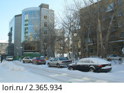 Заснеженный автомобиль на улице (2011 год). Редакционное фото, фотограф Вера Тропынина / Фотобанк Лори