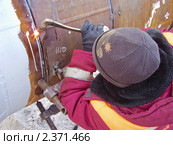 Газосварщик режет трубу. Стоковое фото, фотограф Алёшина Оксана / Фотобанк Лори