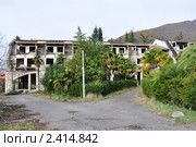 Старая Гагра, развалины старинного здания у крепости Абаата (2010 год). Стоковое фото, фотограф Анна Мартынова / Фотобанк Лори