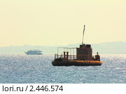 Старый ржавый корабль на приколе в Красном море (2010 год). Стоковое фото, фотограф Михаил Коханчиков / Фотобанк Лори
