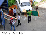 Переезд в другую квартиру: перевозим мебель (2011 год). Редакционное фото, фотограф Анна Мартынова / Фотобанк Лори