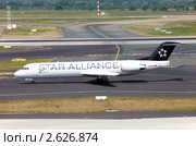 Пассажирский самолет Fokker 100 немецкой авиакомпании Contact Air входит в состав Lufthansa Regional совершает разбег перед взлетом (2011 год). Редакционное фото, фотограф Николай Винокуров / Фотобанк Лори