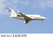 Самолет Challenger 601-3R авиакомпании "Лукойл-Авиа" заходит на посадку (2011 год). Редакционное фото, фотограф Николай Винокуров / Фотобанк Лори