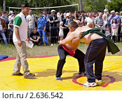 Сабантуй-2011. Магнитогорск. Борьба на поясах (кураш) Редакционное фото, фотограф Евгений Прокофьев / Фотобанк Лори