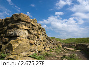 Желтые камни Танаиса под синим небом (2011 год). Редакционное фото, фотограф Борис Панасюк / Фотобанк Лори