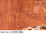 Наскальные рисунки индейцев в национальном парке Капитол Риф (Capitol Reef National Park) (2010 год). Стоковое фото, фотограф Ирина Кожемякина / Фотобанк Лори