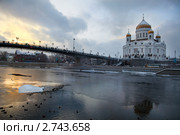 Вечерний вид на Храм Христа Спасителя и Патриарший мост в часы заката, Москва. Стоковое фото, фотограф Николай Винокуров / Фотобанк Лори