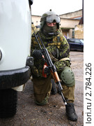 Спецназовец целится из укрытия (2011 год). Редакционное фото, фотограф Андрей Ярцев / Фотобанк Лори