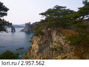 Россия. Морской государственный заповедник ДВО РАН. Бухта между кекурами "Бакланьи" и мысом "Сосновым" (2011 год). Редакционное фото, фотограф Сергеев Игорь / Фотобанк Лори