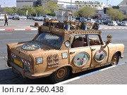 Ретроавтомобиль, покрытый деревом (2011 год). Редакционное фото, фотограф Валерий Семикин / Фотобанк Лори