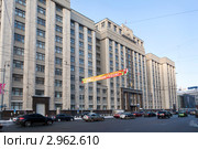 Вид на фасад здания Государственной Думы в дни новогодних праздников, город Москва, Россия (2011 год). Редакционное фото, фотограф Николай Винокуров / Фотобанк Лори