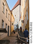 Улочка старого Таллина (2011 год). Редакционное фото, фотограф Юлия Бабкина / Фотобанк Лори