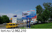 Социальная реклама на улицах города (Пятигорск, проспект Калинина) (2011 год). Редакционное видео, видеограф Валерий Шилов / Фотобанк Лори