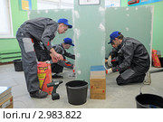 Обучение в пту профессии облицовщик-плиточник (2011 год). Редакционное фото, фотограф Владимир Горощенко / Фотобанк Лори
