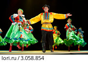 Улан-Удэ, 2011. Народный студенческий ансамбль песни и танца "Байкальские волны" Бурятского гос. университета. Редакционное фото, фотограф Александр Подшивалов / Фотобанк Лори