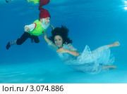Белоснежка и гном под водой. Стоковое фото, фотограф Некрасов Андрей / Фотобанк Лори