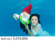 Подводная арт-фотосъемка. Белоснежка и гном. Стоковое фото, фотограф Некрасов Андрей / Фотобанк Лори
