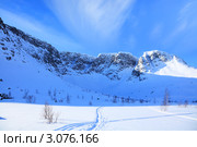Горный массив в снегу. Стоковое фото, фотограф Дмитрий Воробьев / Фотобанк Лори