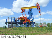 Нефтяной насос сбоку. Стоковое фото, фотограф Григорий Иваньков / Фотобанк Лори