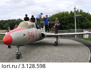 Дети в музее космонавта Германа Титова (2011 год). Редакционное фото, фотограф Free Wind / Фотобанк Лори