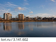 Дома за озером (2009 год). Стоковое фото, фотограф Виктор Зандер / Фотобанк Лори