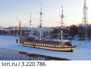 Великий Новгород. Фрегат-ресторан "Флагман" (2012 год). Редакционное фото, фотограф Сергей Лаврентьев / Фотобанк Лори