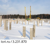 Устройство свайного поля под фундаменты здания. Стоковое фото, фотограф Владимир Чинин / Фотобанк Лори