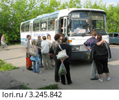 Перед отправлением автобуса, Калязин (2009 год). Редакционное фото, фотограф Юрий Акимов / Фотобанк Лори