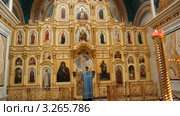 Русская православная церковь. Всенощное бдение ( Вечерня ). Праздничное облачение голубого цвета (2012 год). Редакционное видео, видеограф Mikhail Erguine / Фотобанк Лори