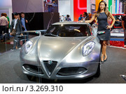 Автомобиль Alfa Romeo 4C Sport на выставке во Франкфурте, Германия (2011 год). Редакционное фото, фотограф Sergey Borisov / Фотобанк Лори
