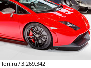 Красный автомобиль "Ламборгини"  на автомобильной выставке во Франкфурте. Германия (2011 год). Редакционное фото, фотограф Sergey Borisov / Фотобанк Лори
