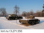Танки Т-38 и КВ-1С у музея-диорамы "Прорыв блокады Ленинграда" (2012 год). Редакционное фото, фотограф Виктор Карасев / Фотобанк Лори