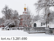 Снежной зимой в Новодевичьем монастыре (2012 год). Стоковое фото, фотограф Павел Широков / Фотобанк Лори