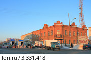 Вид на ярмарку ранним утром. Город Ялуторовск (2012 год). Редакционное фото, фотограф Анатолий Матвейчук / Фотобанк Лори