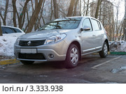 Автомобиль Renault Sandero (2012 год). Редакционное фото, фотограф Сергей Лаврентьев / Фотобанк Лори