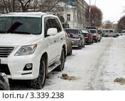 Припаркованные автомобили (2011 год). Стоковое фото, фотограф Сергей Юрьев / Фотобанк Лори