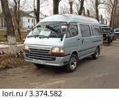 Микроавтобус Toyota Hiace (2009 год). Редакционное фото, фотограф Сергей Юрьев / Фотобанк Лори