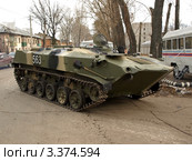 Бронетехника в городе (2009 год). Редакционное фото, фотограф Сергей Юрьев / Фотобанк Лори