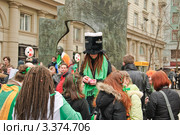 Участники парада в День святого Патрика на старом Арбате. 2012 год. Редакционное фото, фотограф Алёшина Оксана / Фотобанк Лори
