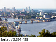 Вид сверху на Гаванский мост и реку Днепр в городе Киев, Украина (2011 год). Редакционное фото, фотограф Николай Винокуров / Фотобанк Лори