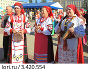 Фольклорный ансамбль на фестивале народного творчества"Белгородская слобода" (2010 год). Редакционное фото, фотограф Нина Ефремова / Фотобанк Лори