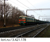 Электровоз ВЛ8, тянущий состав полувагонов (2012 год). Редакционное фото, фотограф Игорь Кутателадзе / Фотобанк Лори