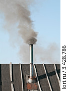 Крыша и дымовая труба деревенской бани. Стоковое фото, фотограф Вадим Орлов / Фотобанк Лори
