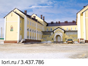 Город Саранск. Гостиница миссионерско-паломнического центра в Иоанно – Богословском Макаровском мужском монастыре (2012 год). Редакционное фото, фотограф Сергей Лаврентьев / Фотобанк Лори