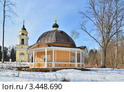 Купальня, освящённая в честь святителя Феофана Затворника, на подворье церкви Николая Чудотворца в Николо-Прозорове Мытищинского района Московской области (2012 год). Стоковое фото, фотограф Елена Коромыслова / Фотобанк Лори