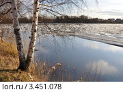 Весенний ледоход. Стоковое фото, фотограф Голованов Сергей / Фотобанк Лори