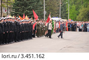 Начало парада в честь Дня Победы в г. Обнинске (2011 год). Редакционное фото, фотограф Алёшина Оксана / Фотобанк Лори