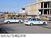 Машины ГИБДД перекрывшие движение (2012 год). Редакционное фото, фотограф Александр Тараканов / Фотобанк Лори