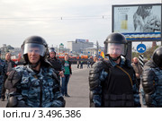 Полицейский кордон на Большом каменном мосту на "Марше миллионов" в городе Москве, Россия (2012 год). Редакционное фото, фотограф Николай Винокуров / Фотобанк Лори